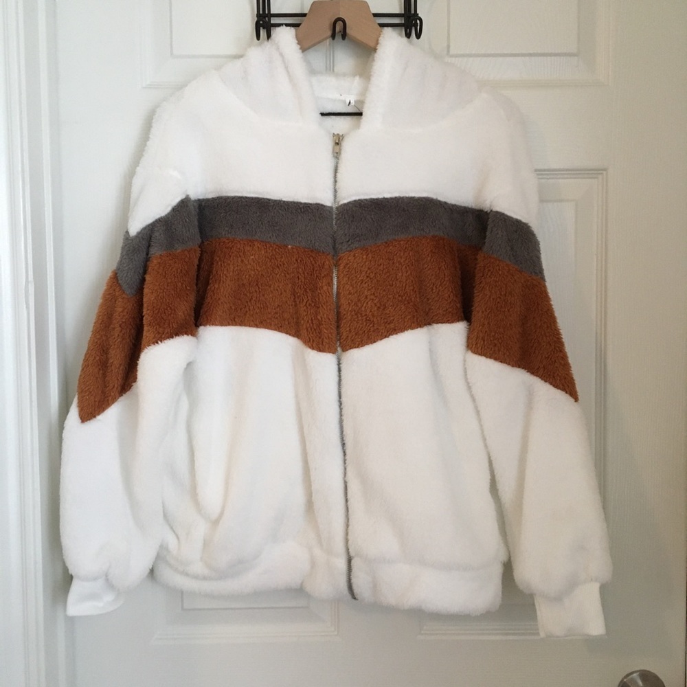 LAST ONE! 🛍 Teddy Cozy Jacket - Size M - Picture 2 of 5